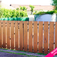 Même un simple portail en bois peut être et donner une touche design si il est en corrélation avec le style de votre maison .